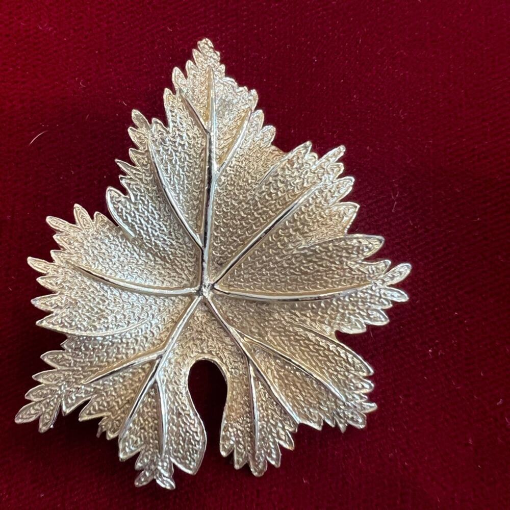 Vintage leaf brooch